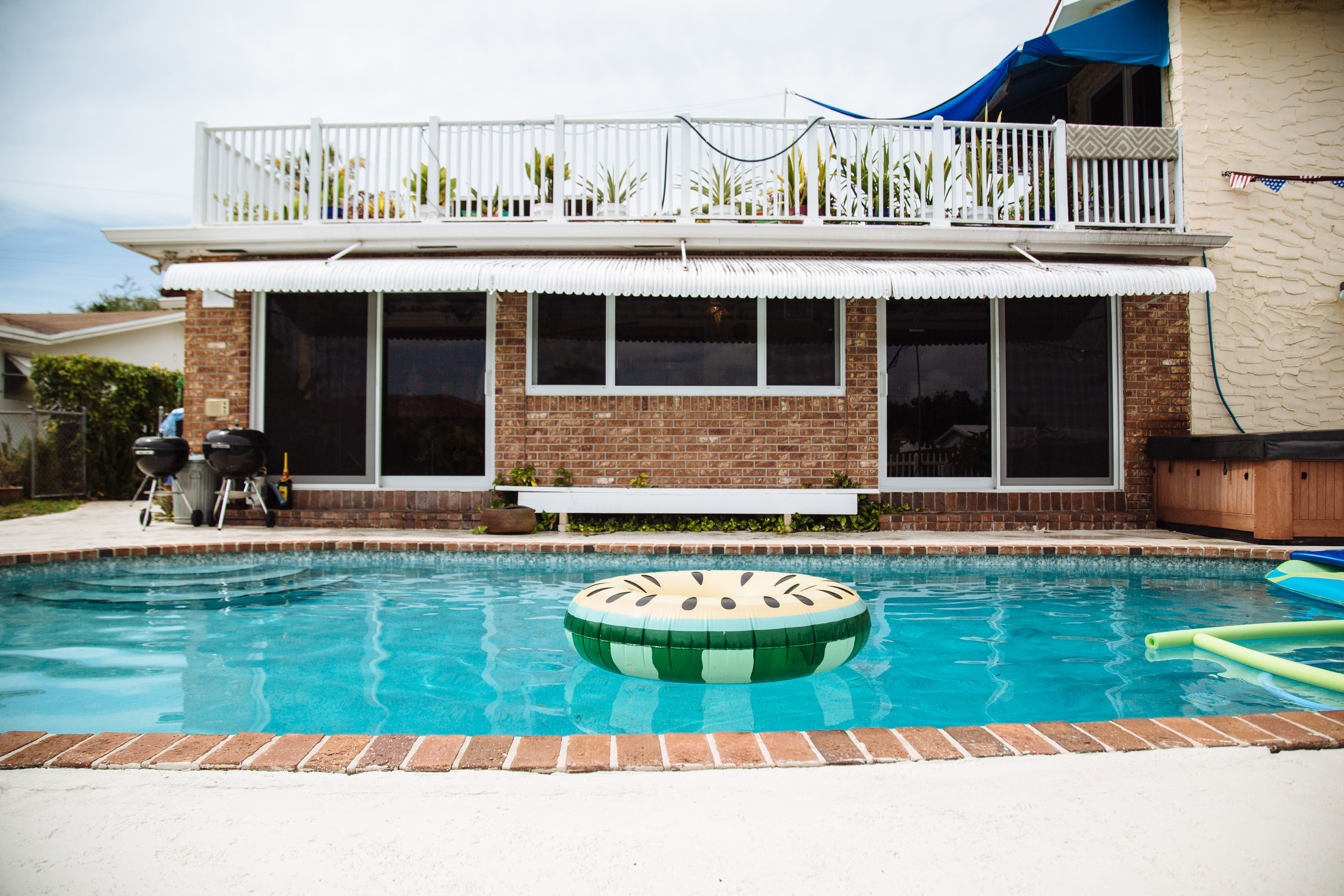 Pool with energy efficient water heater